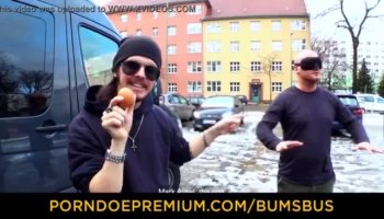 Die Braut sagt ja zu einem Hahn